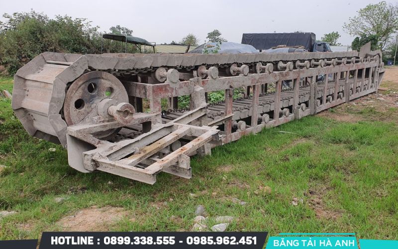 Cần kiểm tra kỹ các dấu hiệu biến dạng, cong vênh, rạn nứt mối hàn và mức độ hoen gỉ của băng tải