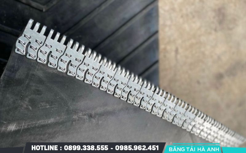 Mối nối dày hơn sẽ làm tăng ma sát và gây mòn các phụ kiện băng tải