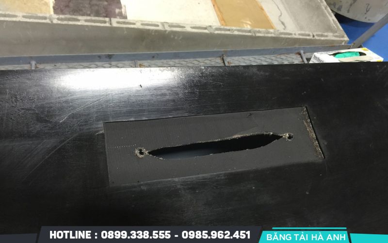 Một trong những nguyên nhân băng tải cao su bị rách phổ biến nhất chính là việc quá tải 