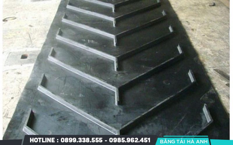 Gân V mang lại nhiều lợi ích quan trọng giúp hệ thống băng tải hoạt động hiệu quả