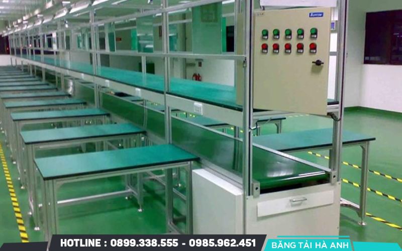 Các ổ cắm điện và đầu nối khí nén phải bố trí khoa học dưới bàn thao tác