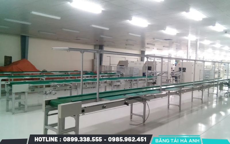 Bề mặt bàn phải lắp đặt thảm cao su chống tĩnh điện