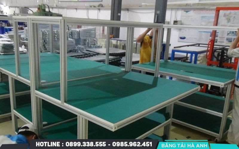 Bàn thao tác chống tĩnh điện được ứng dụng trong sản xuất và lắp ráp linh kiện điện tử