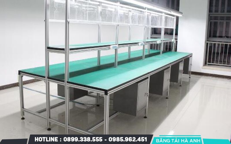 Bàn thao tác inox và bàn thao tác sắt đều có những đặc điểm riêng