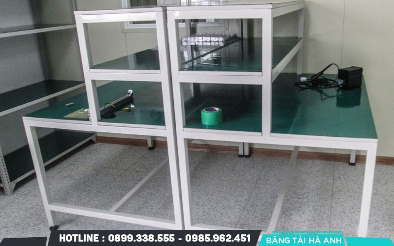 Đối với môi trường nhà xưởng nên chọn bàn thao tác khung thép sơn tĩnh điện