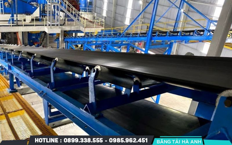 Băng tải cao su được ưa chuộng nhờ khả năng chịu tải nặng vượt trội và chống mài mòn cao