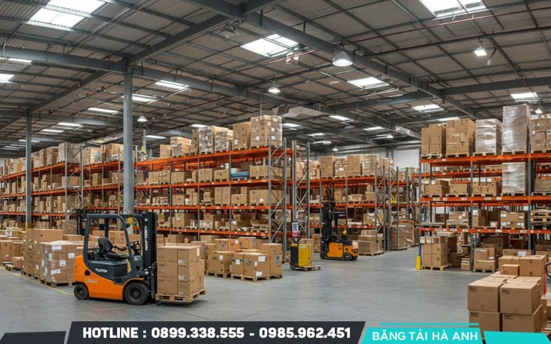 Kho thông minh là hệ thống lưu trữ hàng hóa vận hành dựa trên sự kết hợp giữa thiết bị cơ khí chính xác