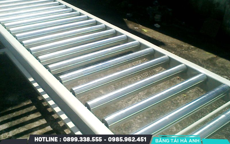 Băng tải con lăn là lựa chọn hàng đầu cho dây chuyền ít bảo trì vì kết cấu đơn giản