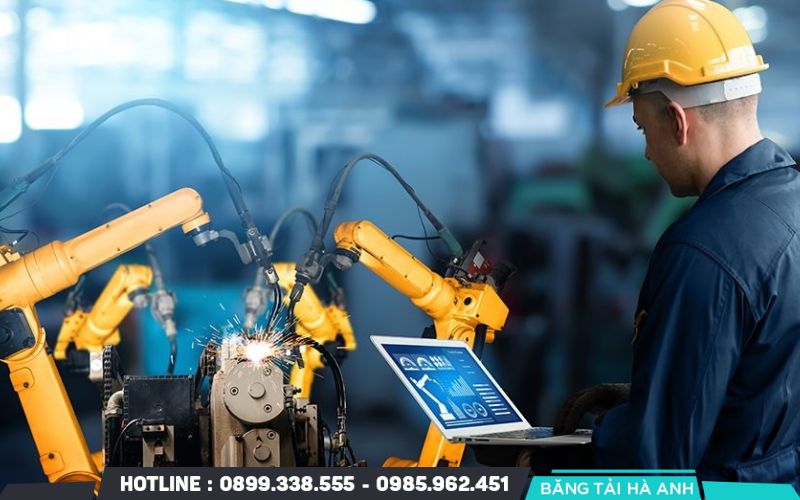 Việc kết nối các thiết bị thông minh giúp giảm tối đa thời gian dừng máy khi thực hiện các công đoạn chuyển đổi sản xuất