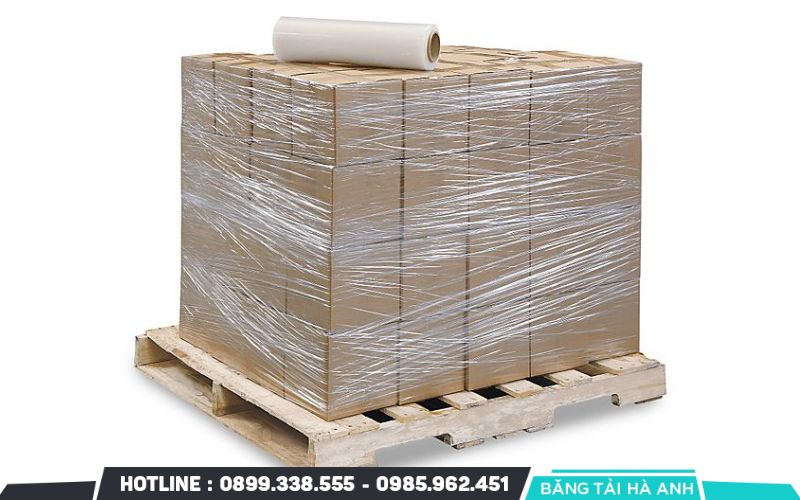 Phần cuối của màng bọc pallet cần được ép chặt vào lớp quấn trước để tránh bong tróc