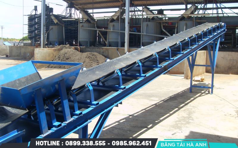 Bạn nên ưu tiên sử dụng băng tải cao su lòng máng để tạo độ trũng