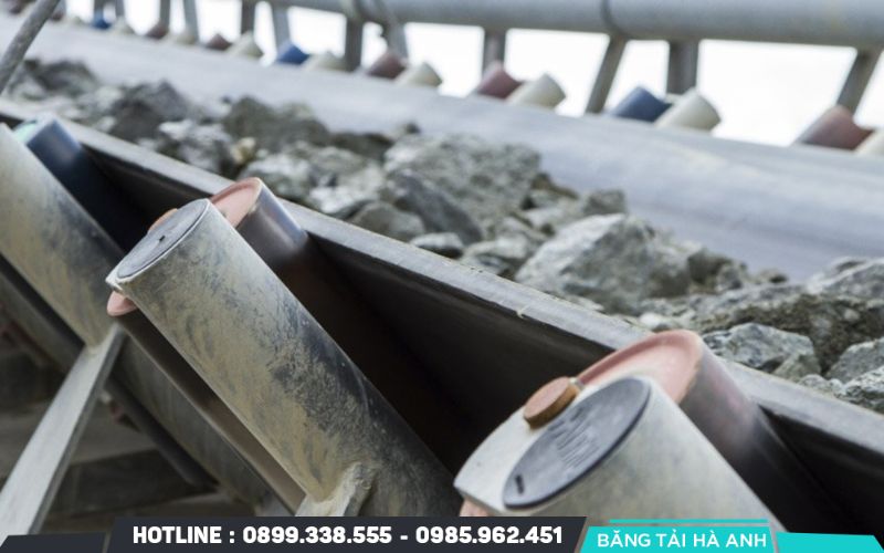 Băng tải kháng mòn là loại băng tải được thiết kế để chịu mài mòn cao trong quá trình vận chuyển vật liệu