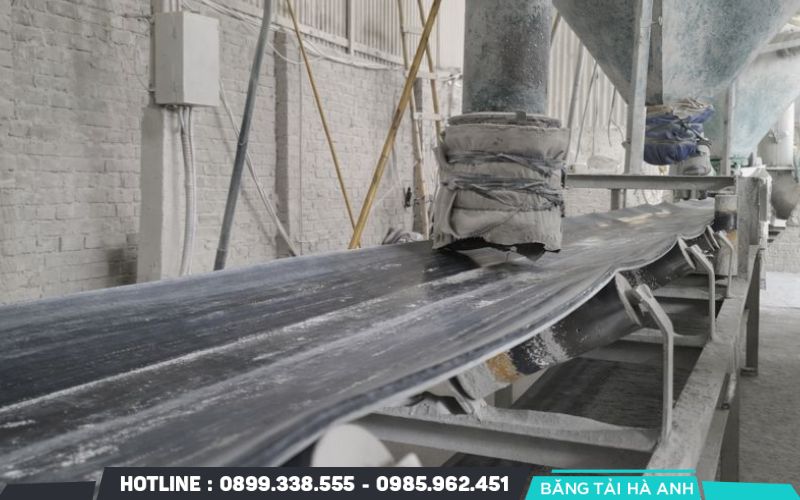 Độ dày lớp cao su mặt mòn quá ngưỡng cho phép là dấu hiệu cho thấy băng tải kháng mòn sắp hết vòng đời