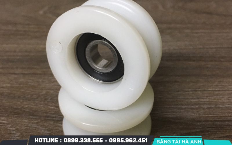 Bánh xe con lăn là một cụm chi tiết cơ khí gồm vành bánh xe quay quanh một trục cố định hoặc trục xoay