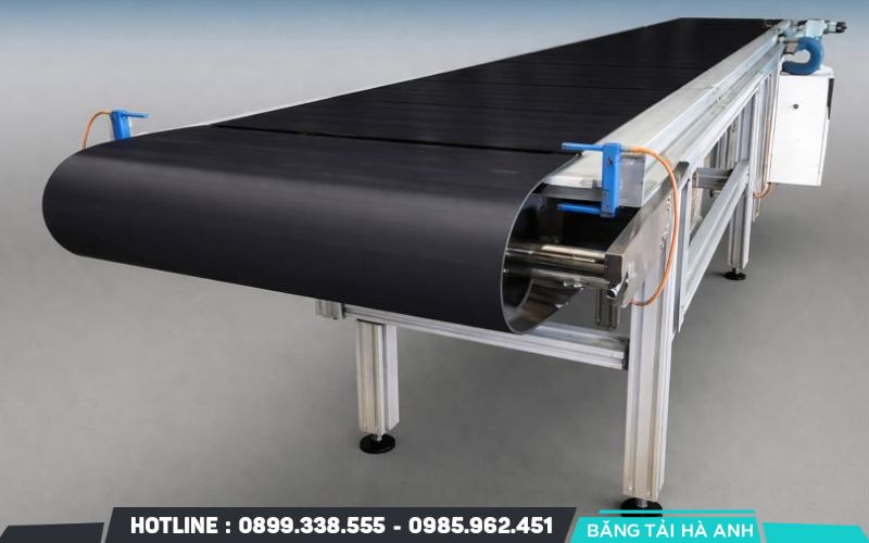 Ngắt nguồn điện và thực hiện quy trình an toàn khi vệ sinh băng tải