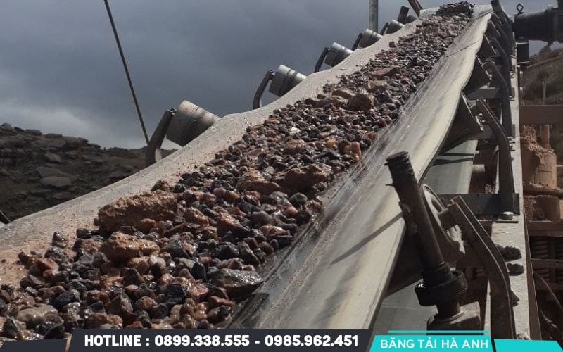 Tác động của tải trọng vận hành liên tục sẽ ảnh hưởng đến độ bền kéo của băng tải