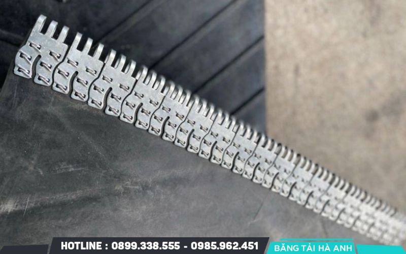 Mối nối đóng vai trò là điểm liên kết quan trọng để biến một dải dây băng dài thành một vòng tròn khép kín