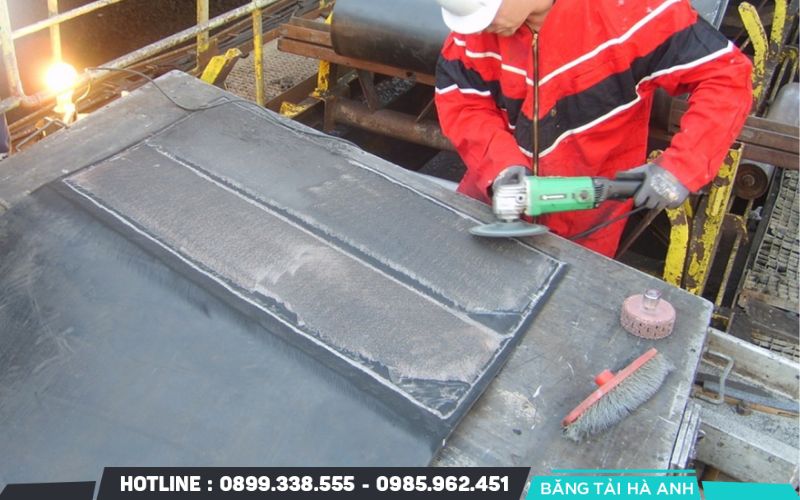 Lực căng băng tải quá lớn trong quá trình vận hành là nguyên nhân khiến mối nối băng tải bị bong