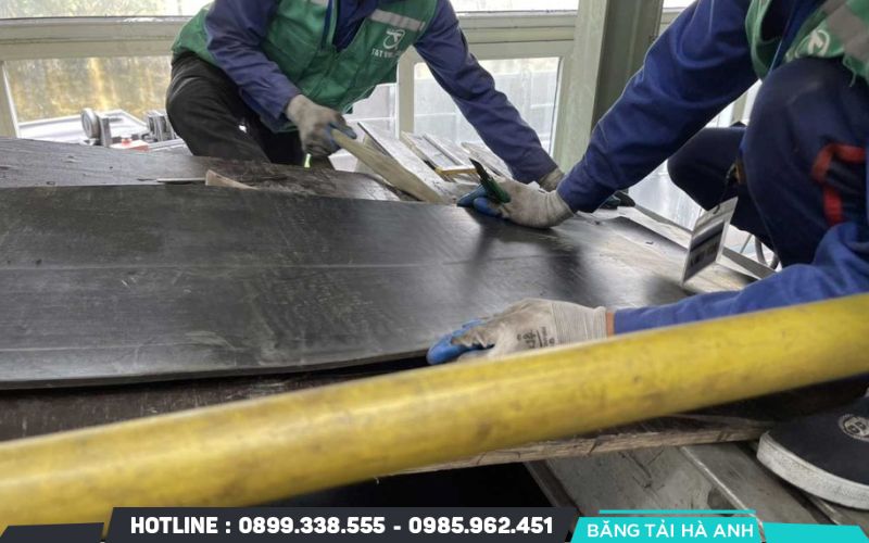 Có 2 phương pháp dán băng tải cao su là dán nóng và dán nguội