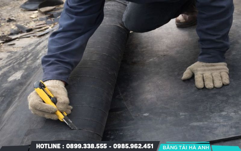 Mài nhám tạo ra các rãnh siêu nhỏ giúp tăng diện tích tiếp xúc và khả năng bám dính của keo dán hai thành phần