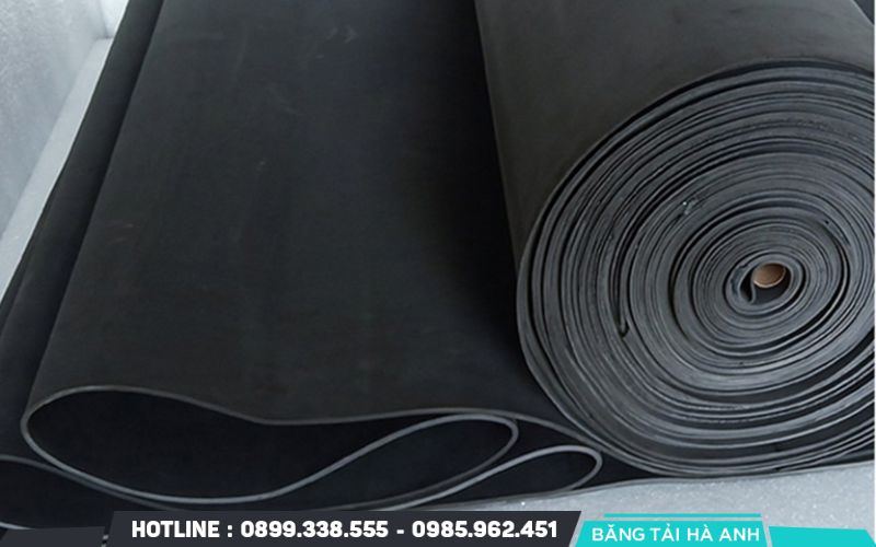 Cao su non được chuẩn bị ở dạng tấm mỏng để chèn vào giữa các lớp bố