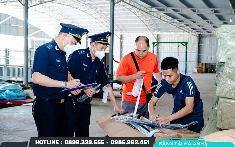 Cơ quan Hải quan tiến hành rà soát chứng thư kiểm tra chất lượng để đối chiếu với thông tin tờ khai ban đầu