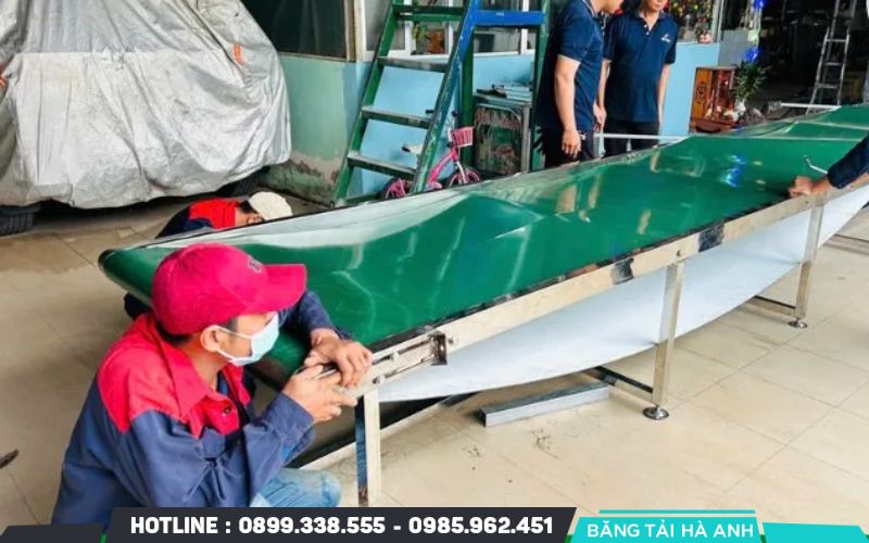 Đo bằng thước dây và đánh dấu vòng băng tải