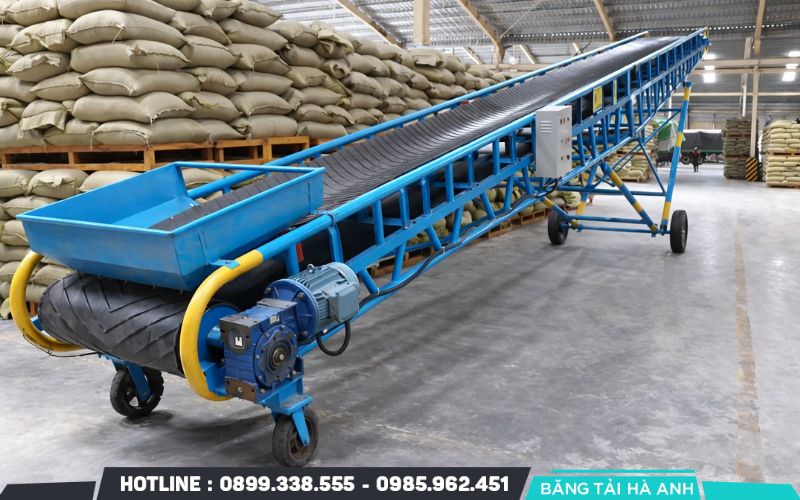 Băng tải gân V giúp định hướng dòng chảy của vật liệu