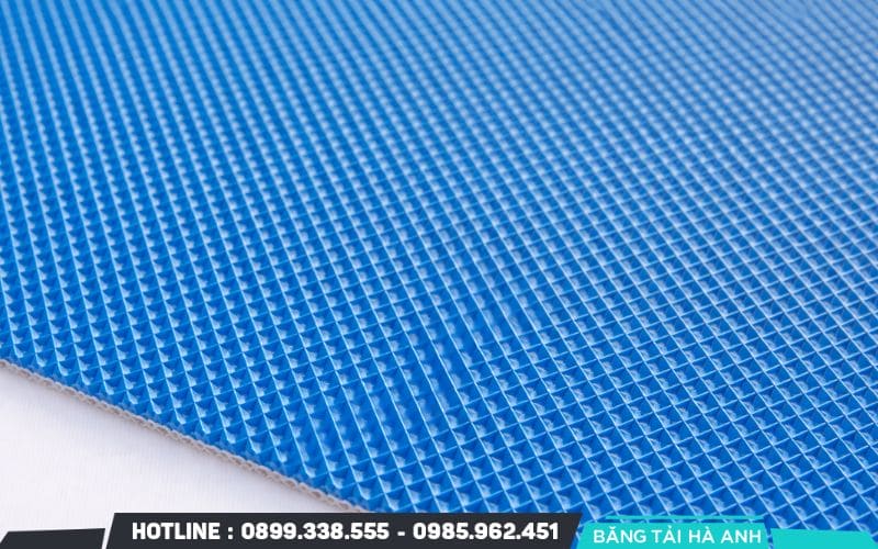 Chất liệu nhựa PVC và PU mang đến những đặc tính ưu việt về độ bền và tính an toàn vệ sinh