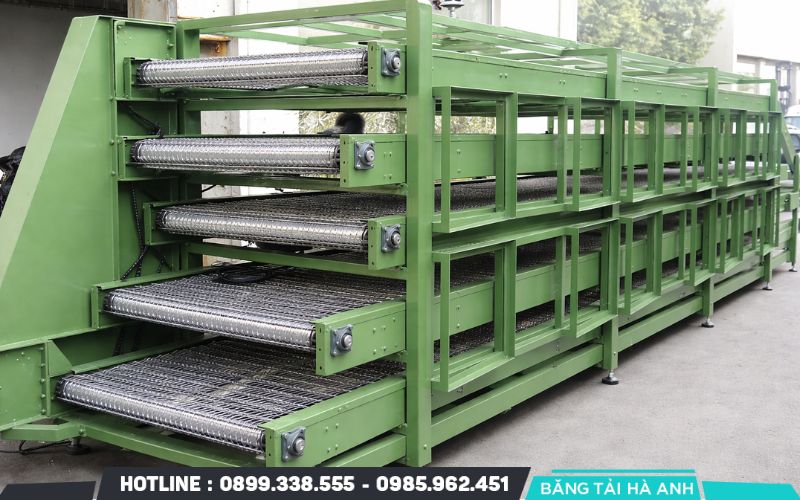 Cơ chế tuần hoàn khí nóng sử dụng các quạt đối lưu công suất lớn để phân tán nhiệt năng đến mọi vị trí trong buồng sấy