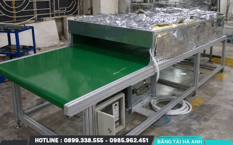 Hệ thống cấp liệu và dàn mỏng sản phẩm trên băng tải