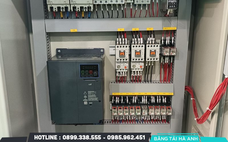 Lắp đặt linh kiện và đấu nối dây dẫn theo tiêu chuẩn an toàn