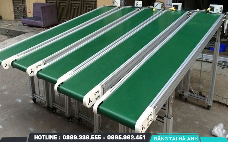 Băng tải belt là thiết bị vận chuyển vật liệu bằng cách sử dụng một vòng dây kéo căng liên tục