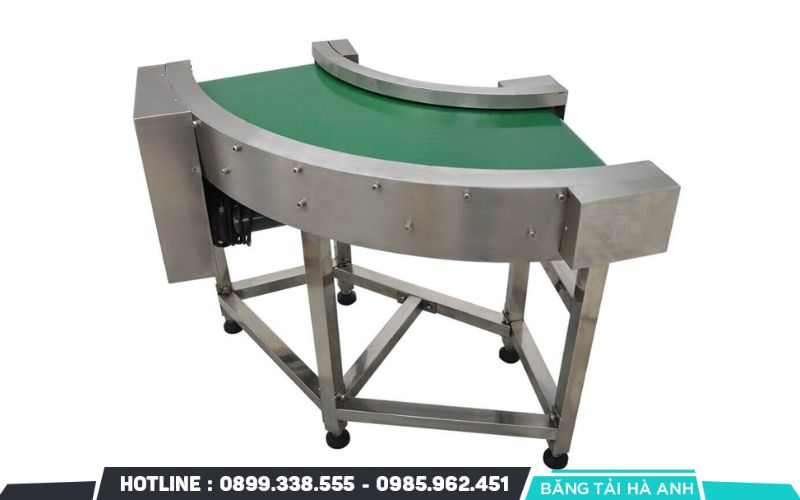 Băng tải dây đai góc cong được ứng dụng để vận chuyển các hàng hóa nhẹ