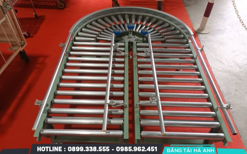 Băng tải roller cong là hệ thống sử dụng dàn con lăn hình nón để điều hướng hàng hóa