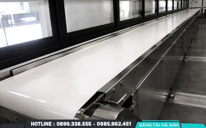 Bề mặt nhựa Polyurethane có độ cứng cao giúp dây băng không bị trầy xước