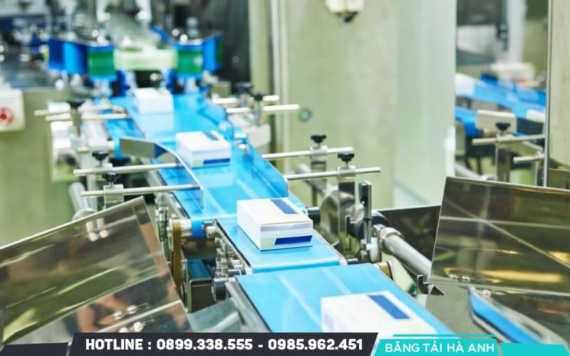 Băng tải nhựa PU đáp ứng các tiêu chuẩn về độ sạch trong môi trường sản xuất dược phẩm và vật tư y tế