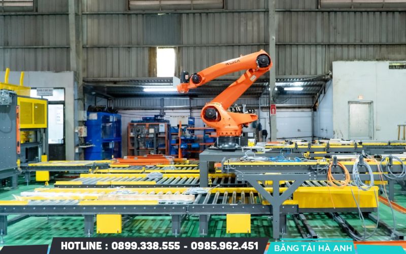 Kỹ sư tính toán thời gian định mức tại mỗi trạm làm việc để tránh tình trạng nơi quá tải, nơi nhàn rỗi