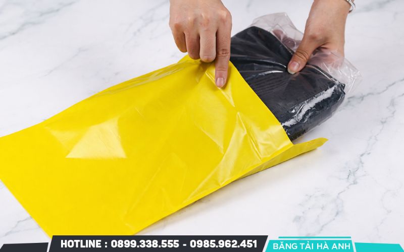 Nên sử dụng túi gói hàng ni lông thay cho hộp carton đối với các mặt hàng quần áo