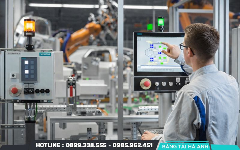 Doanh nghiệp phải chi trả số tiền cao cho robot, cảm biến và các phần mềm điều khiển chuyên dụng