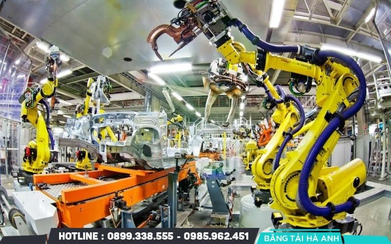 Thi công dây chuyền sản xuất là quá trình lắp đặt các máy móc rời rạc thành một hệ thống vận hành liên hoàn