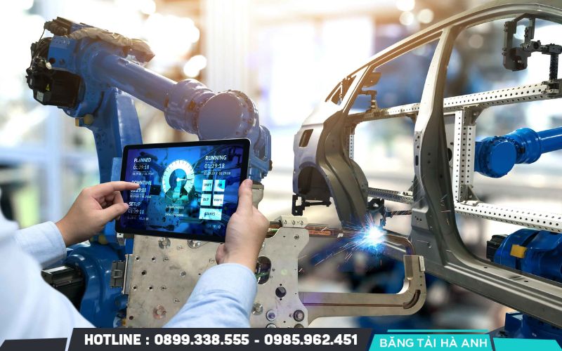 Tự động hóa nhà máy theo công nghệ 4.0 là sự kết hợp giữa hệ thống vật lý và phần mềm kỹ thuật số