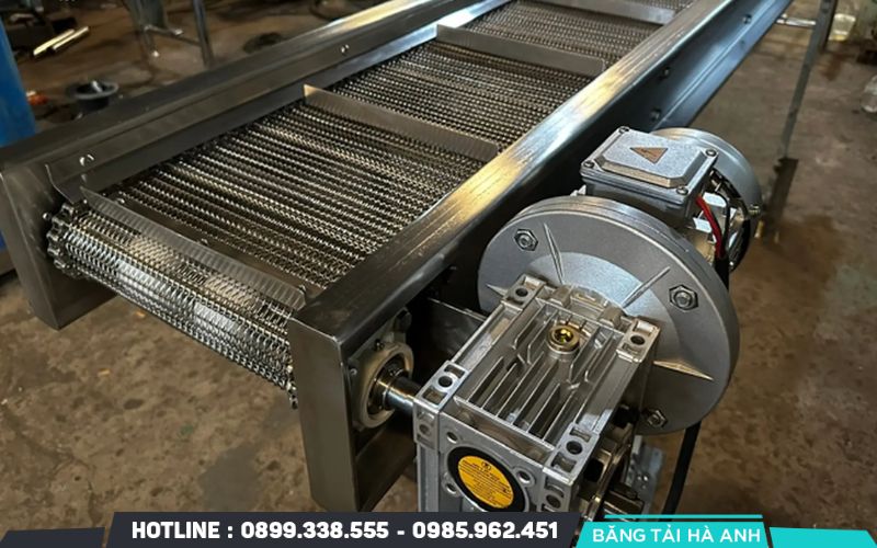 Băng tải xích được đánh giá cao nhờ sức mạnh vượt trội và khả năng thích nghi tốt