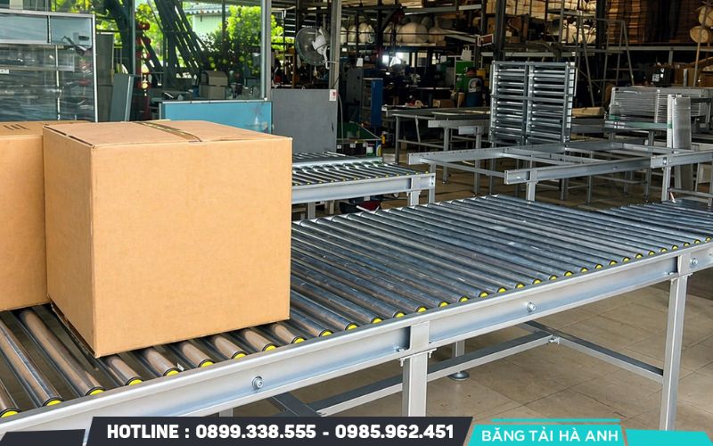 Băng tải con lăn tự do dùng khi vận chuyển hàng hóa có đáy phẳng và cứng
