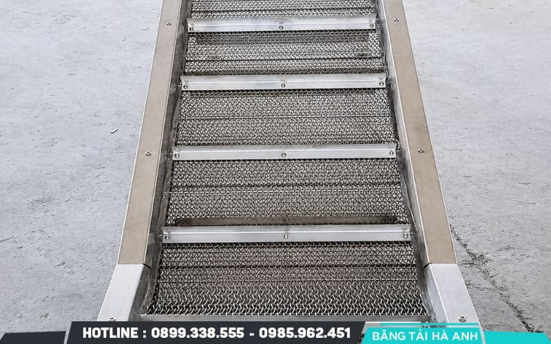 Bạn nên ưu tiên đầu tư băng tải lưới inox nếu quy trình sản xuất có các công đoạn sấy khô, cấp đông hoặc rửa sạch
