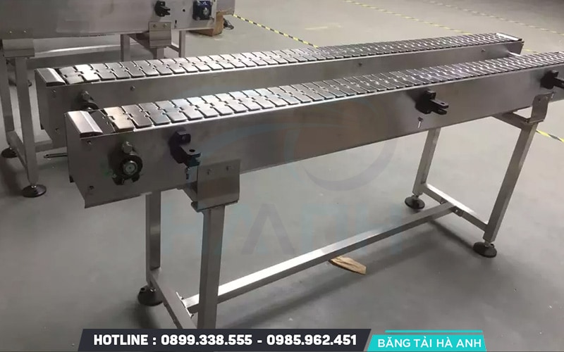 Băng tải xích chịu được các hóa chất tẩy rửa mạnh khi vệ sinh dây chuyền định kỳ