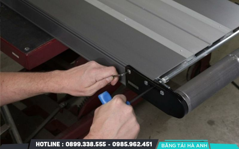 Lực căng đủ lớn tạo ra ma sát cần thiết để rulo chủ động kéo dây băng chuyển động mà không bị trượt