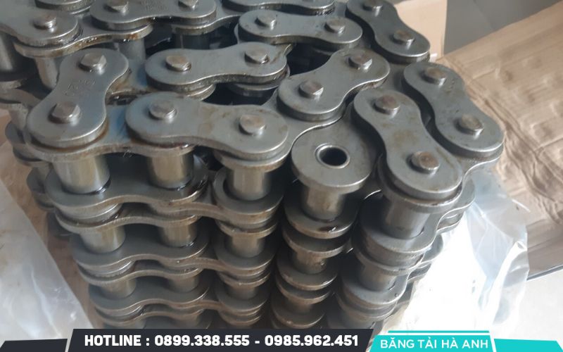 Xích tải nặng có kết cấu cực kỳ chắc chắn với các má xích dày và chốt xích được tôi cứng đặc biệt