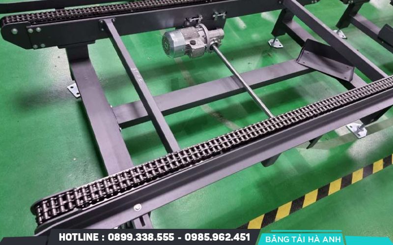 Xích băng tải là linh kiện cơ khí quan trọng có cấu tạo từ các mắt xích liên kết chặt chẽ với nhau thông qua chốt và con lăn