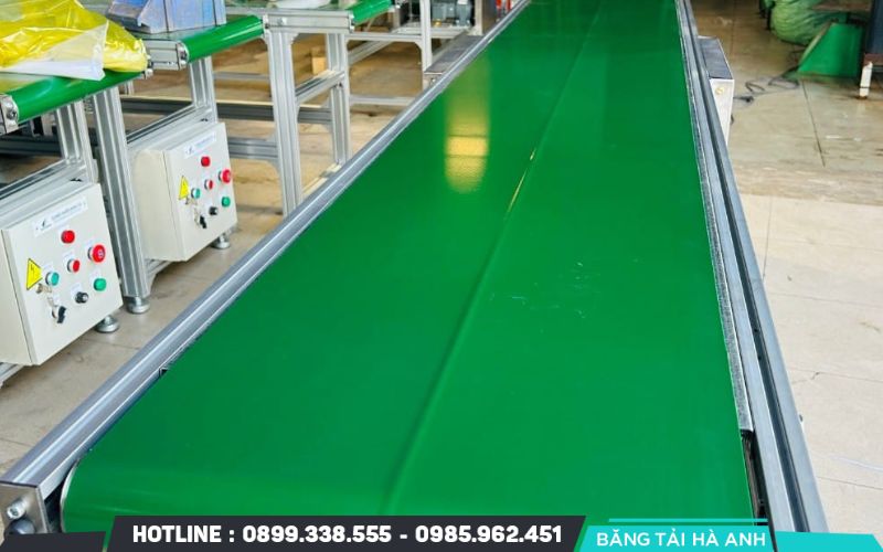 Lớp nhựa PVC có cấu trúc phân tử kín ngăn chặn bụi bẩn và vi khuẩn bám sâu vào bên trong